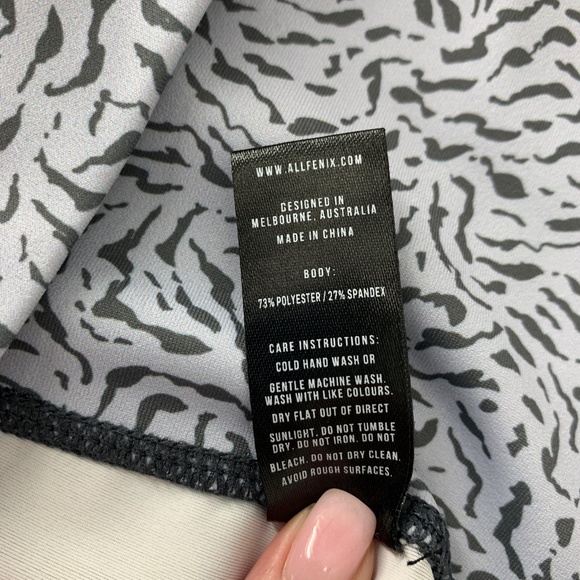 All Fenix Powder Blue Cheetah 7/8 Leggings Sz M - Picture 9 of 13